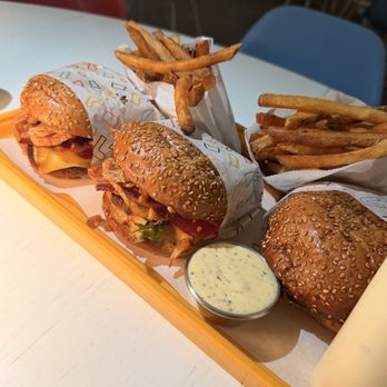 Le Burger - Burgers Near Me - Cleveland, Ohio