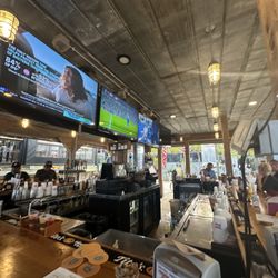 Tiki Lee's Dock Bar
