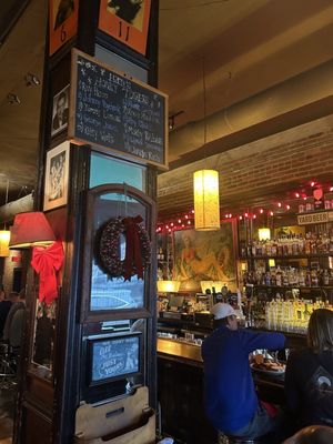 Harry's Country Club by null