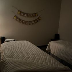 Citrus Massage - They hung a happy birthday sign on the wall!