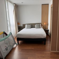 Adagio Aparthotel Nantes Centre - Why is this crib here?