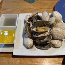 Alan's of Boscawen Restaurant - Steamed clams