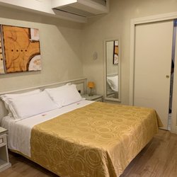 Albergo Aurora - Family/Quadruple room next to reception (Room #7)