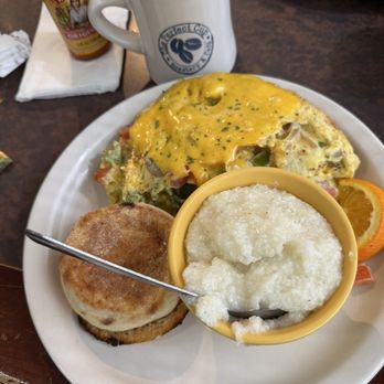 Perfect Cup - Veggie omelette, grits & English muffin - Breakfast & Brunch Near Me - Matlacha, Florida Perfect Cup - Veggie omelette, grits & English muffin - Breakfast & Brunch Near Me - Matlacha, Florida