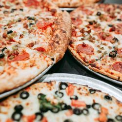 Cutters Pizzeria of Alexandria - Show casing 3 of our 7 pizza crust styles