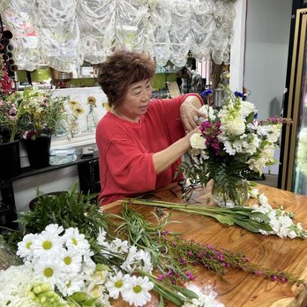 Sharon Floral - Florist arranging flowers. - Florists Near Me - San Jose, California Sharon Floral - Florist arranging flowers. - Florists Near Me - San Jose, California