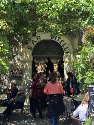 Bar Vitelli by null