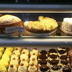 CREAMS British Luxury - Cakes, cupcakes and muffins, oh my!