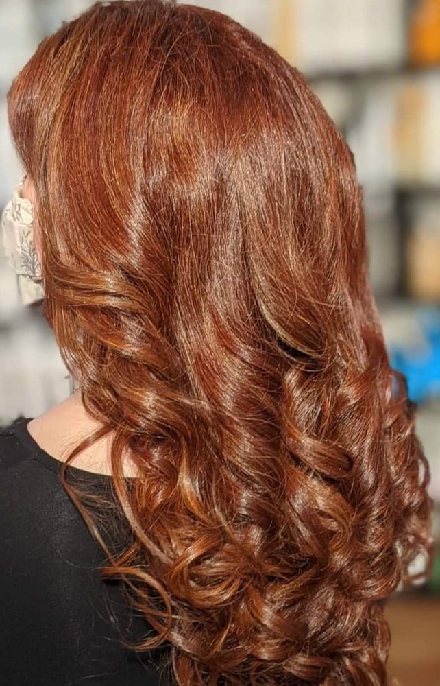 Ahead Of The Curve Salon Logo