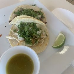 El Encuentro Restaurant - Chicken and beef taco