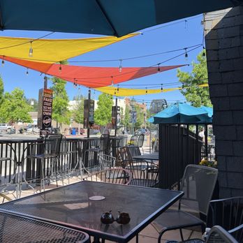 Drizzle - Exterior sitting area. - Coffee & Tea Near Me - Mount Shasta, California Drizzle - Exterior sitting area. - Coffee & Tea Near Me - Mount Shasta, California