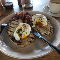 Williams Eatery - Classic - Poached eggs & bacon