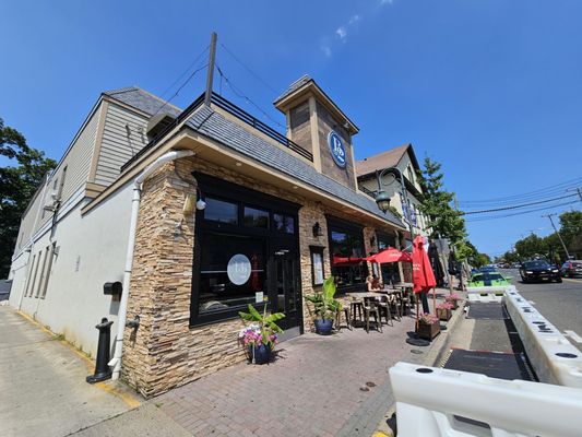 B2 Bistro + Bar by null