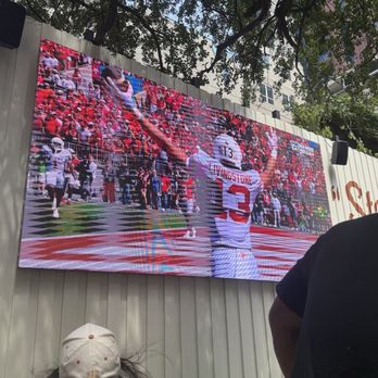 Victory Lap Rainey - Giant screen for Longhorn games - Sports Bars Near Me - Austin, Texas Victory Lap Rainey - Giant screen for Longhorn games - Sports Bars Near Me - Austin, Texas