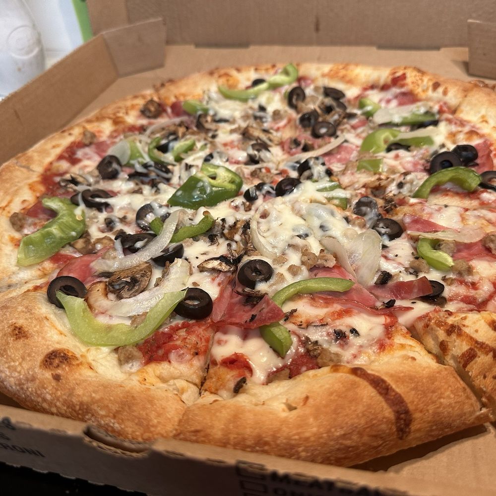 Brick Oven Pizza - The extra large Deluxe - Pizza Near Me - Berthoud, Colorado