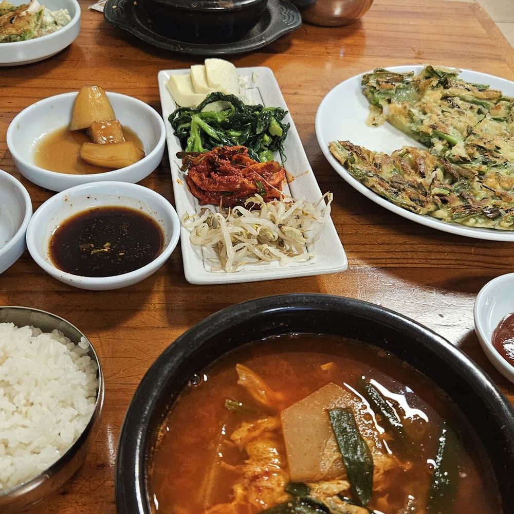 Frog House Restaurant - Kalbi soup, tofu soup, mini-seafood pancake & namuru. - Korean Near Me - Honolulu, Hawaii Frog House Restaurant - Kalbi soup, tofu soup, mini-seafood pancake & namuru. - Korean Near Me - Honolulu, Hawaii