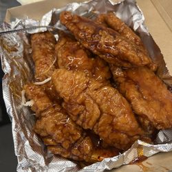 Lindy's - General Tso's fried chicken