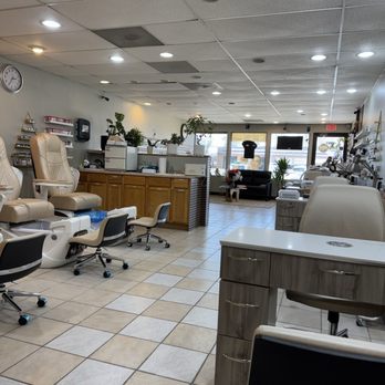 Daisy Nails - Nail Salons Near Me - Oakdale, Minnesota