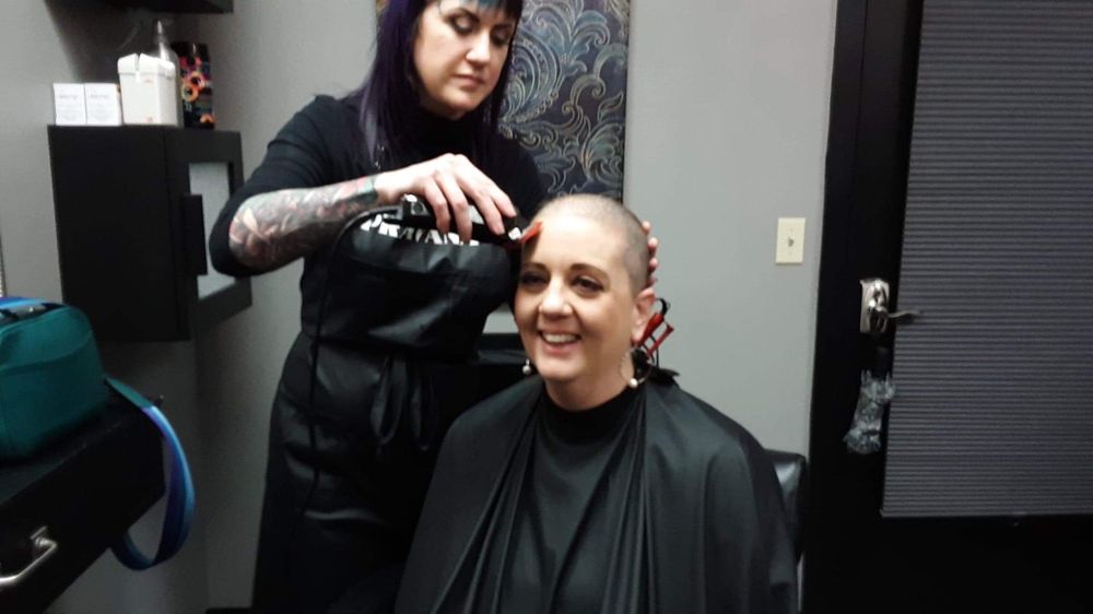 Illuminate Salon Studio Logo