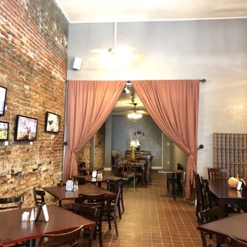 602 on Main - Cocktail Bars Near Me - Bastrop, Texas