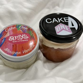 Cake4One - Mexican Vanilla ice cream and strawberry cake - Desserts Near Me - Dallas, Texas Cake4One - Mexican Vanilla ice cream and strawberry cake - Desserts Near Me - Dallas, Texas