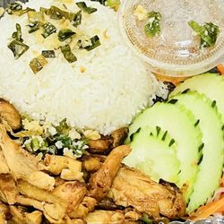 Mi Bistro - Grill chicken rice plate.