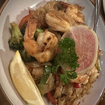 Lapisara Eatery - Drunken Noodles with shrimp - Breakfast & Brunch Near Me - San Francisco, California