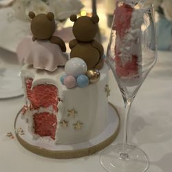 Chantilly Cakes - Gender reveal cake