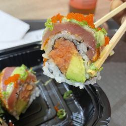 U2 JAPAN - Red Dragon Roll