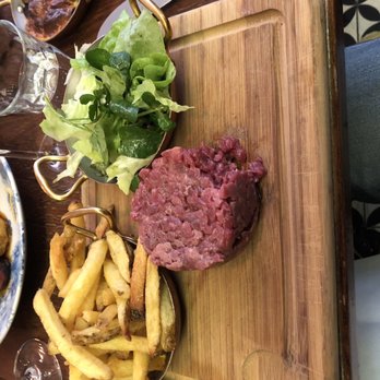 Le Bon Georges - Steak tartare Avec frites - Bistros Near Me - Paris, 75 Le Bon Georges - Steak tartare Avec frites - Bistros Near Me - Paris, 75