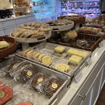 Amor Cafe & Pastry - Bakeries Near Me - Centreville, Virginia