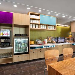 Home2 Suites by Hilton Calhoun - Breakfast Area