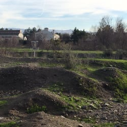 Livermore Disc Golf - Hole 3 basket.