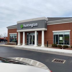 Huntington Bank - Entrance to Huntington Bank