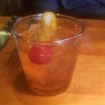 Rutherford Grill - Old fashioned. Nothing special - American Near Me - Rutherford, California