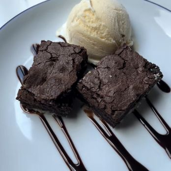 Heights & Co - Brownies à la mode - Cocktail Bars Near Me - Houston, Texas Heights & Co - Brownies à la mode - Cocktail Bars Near Me - Houston, Texas