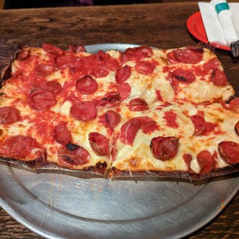 Cloverleaf Bar & Restaurant - Pizza Near Me - Eastpointe, Michigan