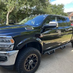 Explicit Offroad & Accessories - Wheels, Fender flares, Side steps and level kit.