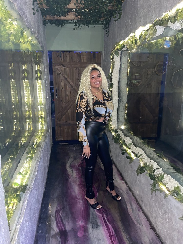 Rosalind Michelle Skin Logo