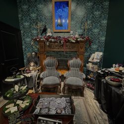 Sisters Grimm Ghost Tours - Sisters Grimm Parlor