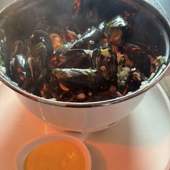Graslei 7 - Mussels garlic and cream - Restaurants Near Me - Ghent, VOV