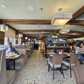 Matthews Diner - Inside - Diners Near Me - Waldwick, New Jersey Matthews Diner - Inside - Diners Near Me - Waldwick, New Jersey