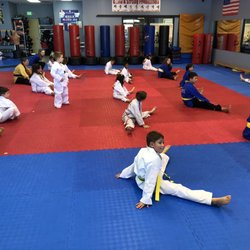 Master Na Martial Arts School - Happy splits!