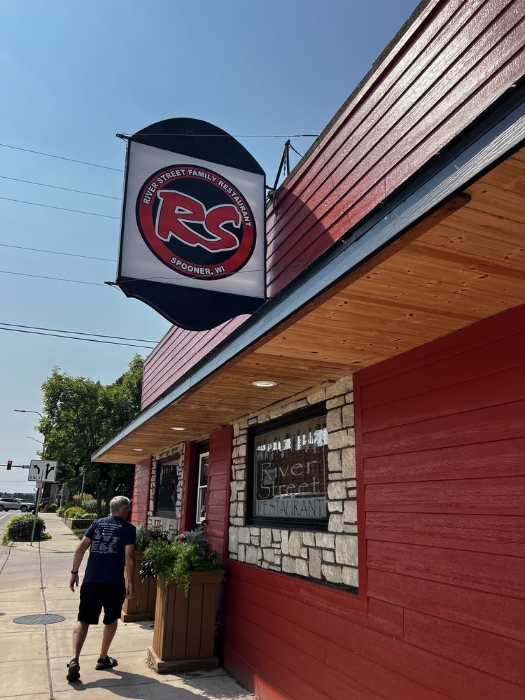 River Street Family Restaurant Logo