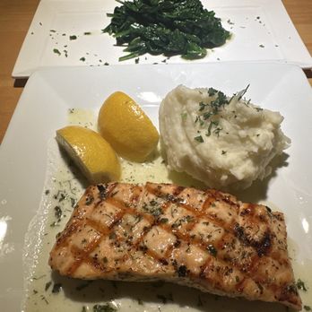 Fandee's Restaurant Sebastopol - Salmon Lyonnais - American Near Me - Sebastopol, California