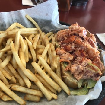 Carmen's Cafe Nicole - Lobster roll - Seafood Near Me - Plymouth, Massachusetts