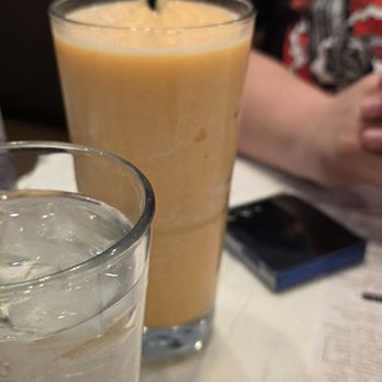 SYRUP - Algonquin - Peach yogurt smoothie - Breakfast & Brunch Near Me - Algonquin, Illinois