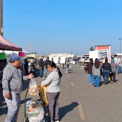 Madera Flea Market - Exiting at 12 noon and more people coming in.