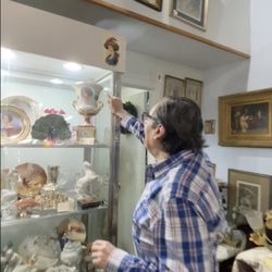 Frieda's Antiques & Collectibles
