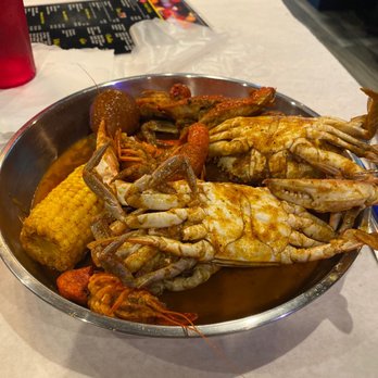Cajun Crab Hut - 1 lb. Crawfish 1/2 LB BLUE CRAB Potato Corn on the Cob - Cajun/Creole Near Me - St. Augustine, Florida